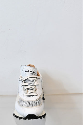 Sneaker shine white