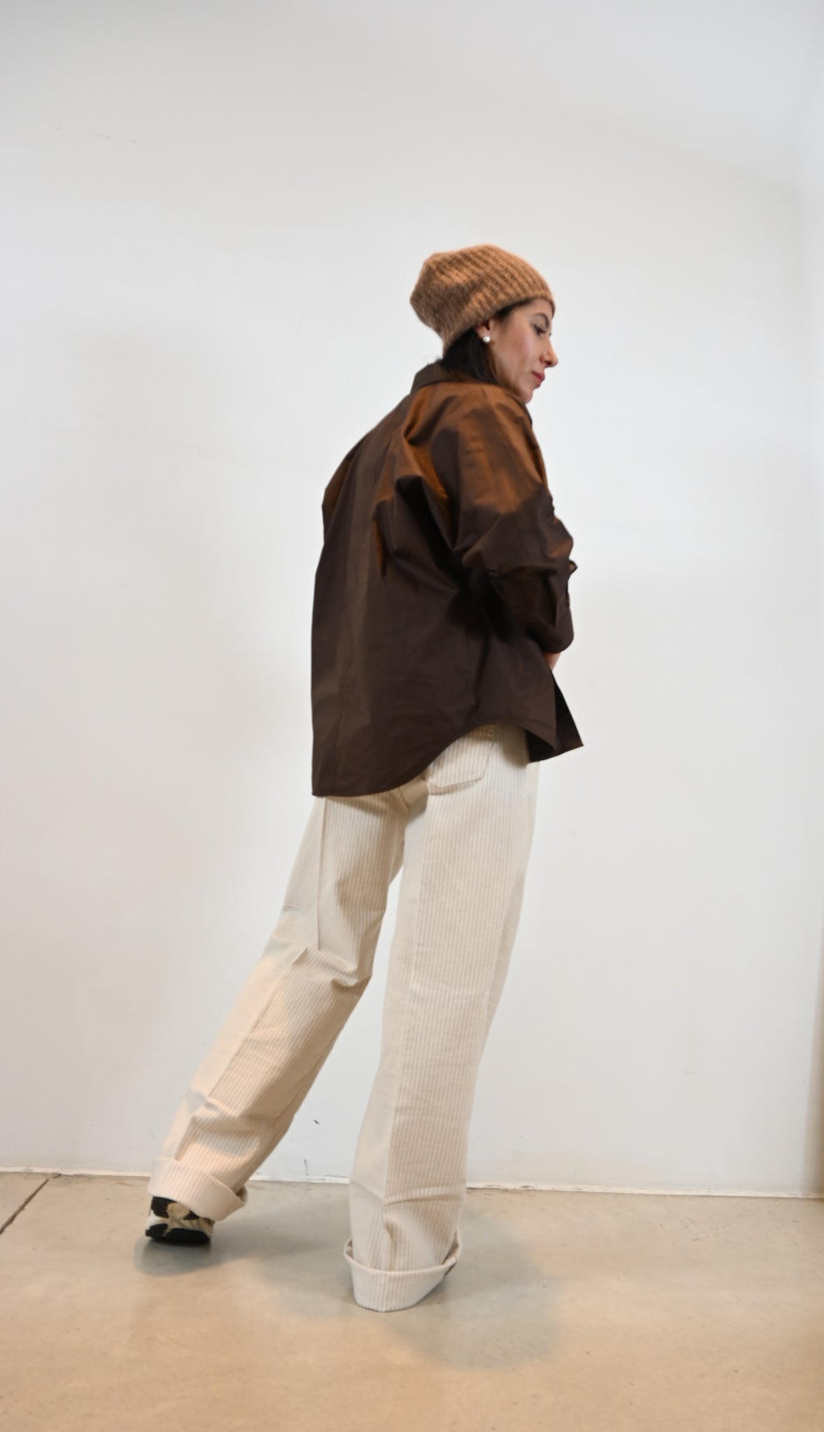 Nude blouse donkerbruin met 2 borstzakken