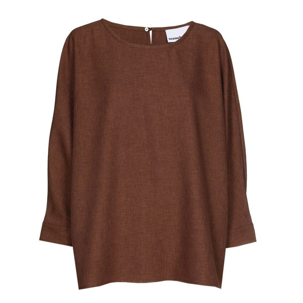 Detail van de Sea Me Happy Soba Top Summer Lush in Cacao met zichtbare stofstructuur en afwerking.