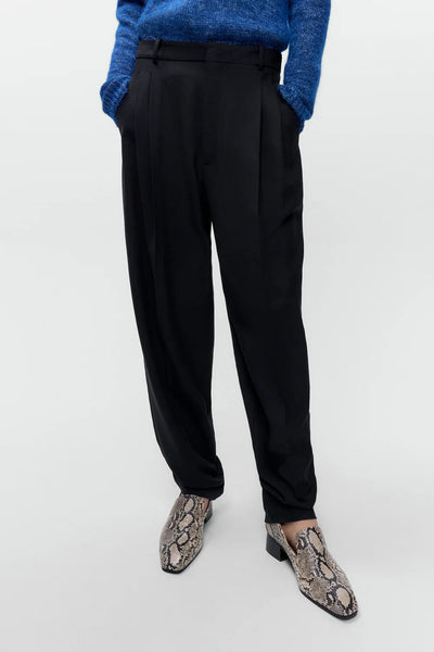 Cordera Carrot Pants Zwart