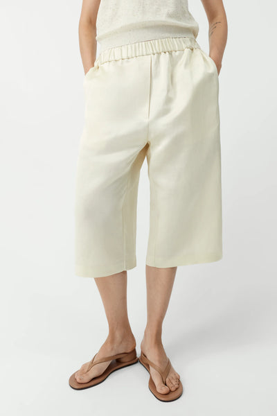 Cordera Vanille Satin Capri Pants